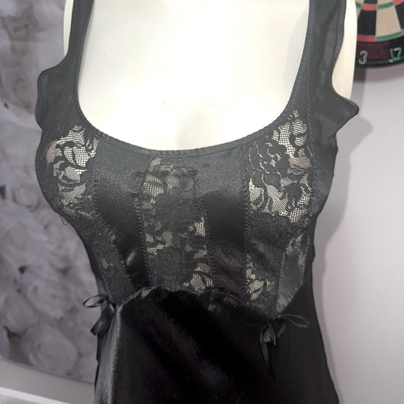 gorgeous satin and lace bodice Cabernet black alluring midi nightgown size Small - Picture 8 of 16